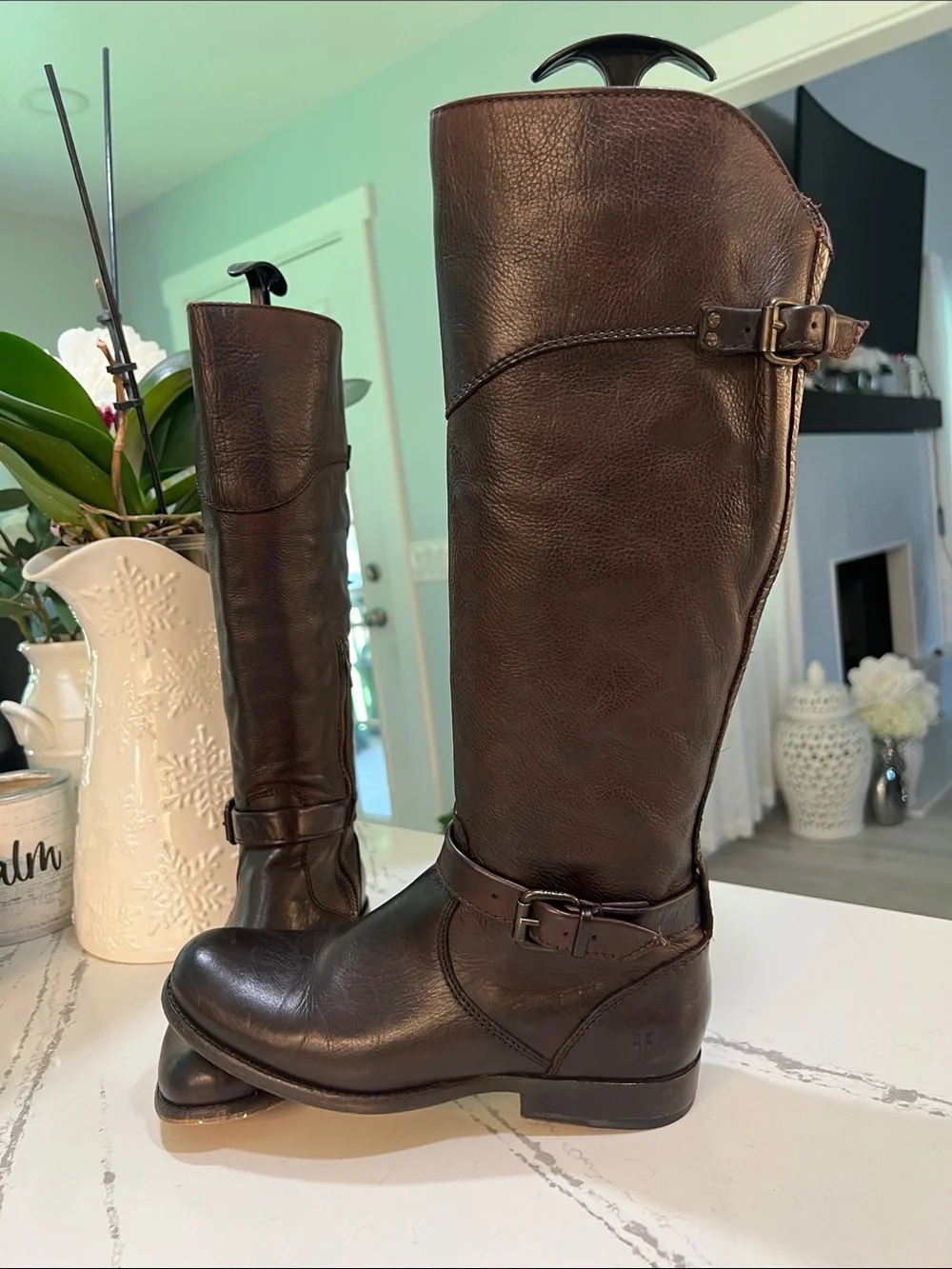 Frye sleek over